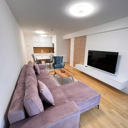 River Walk - Layan Διαμέρισμα *